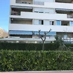 Sea View Apartment Private Parking Near Beach