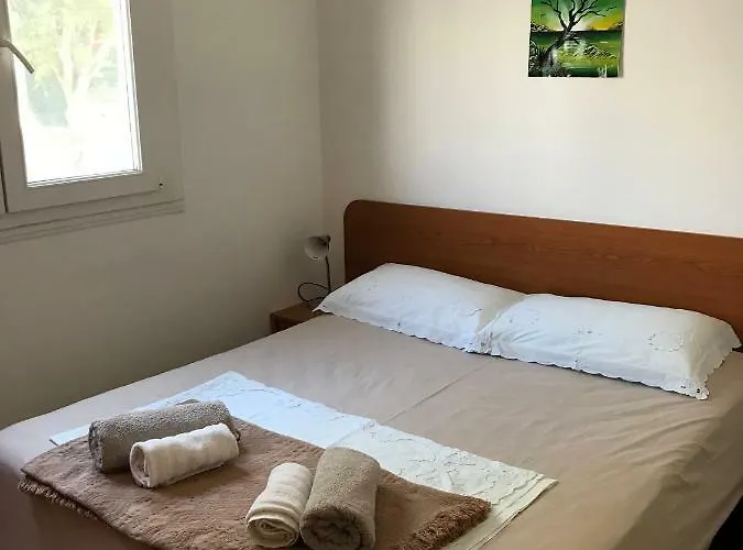 Urban Sonya Apartment Split